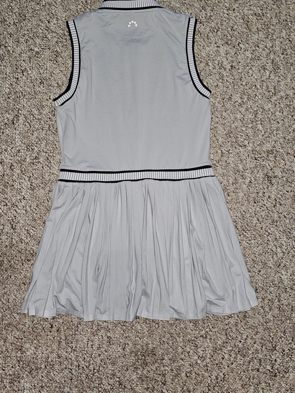 Varley Sleeveless Pleated Tennis Dress in Light Gray with Black Trim Sz Lg